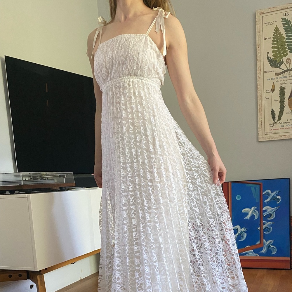 Vintage white lace maxi wedding dress